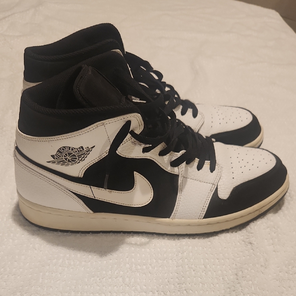 Jordan Men's Black and White High-Top Sneakers